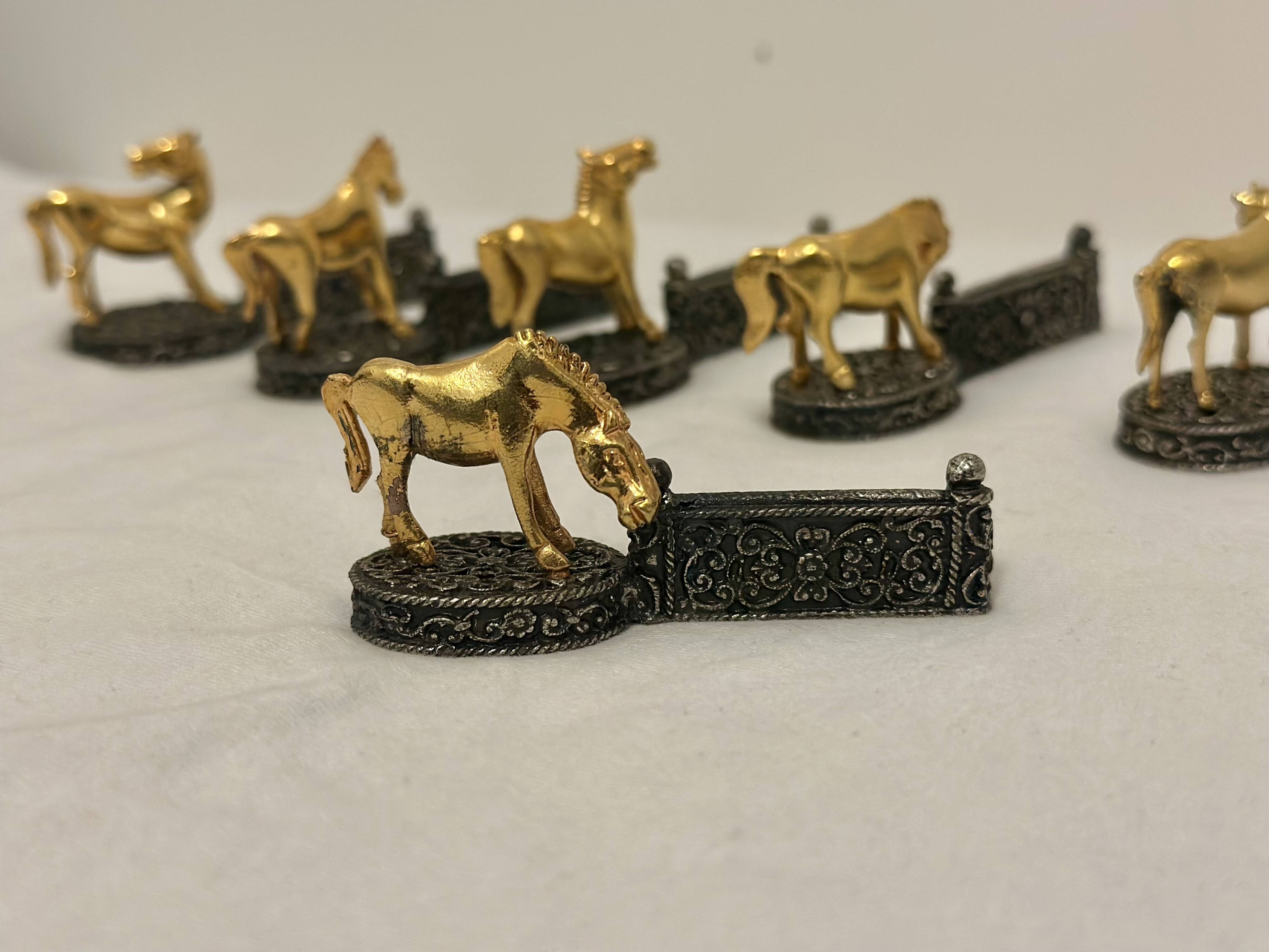 Knife holder horse show jumping