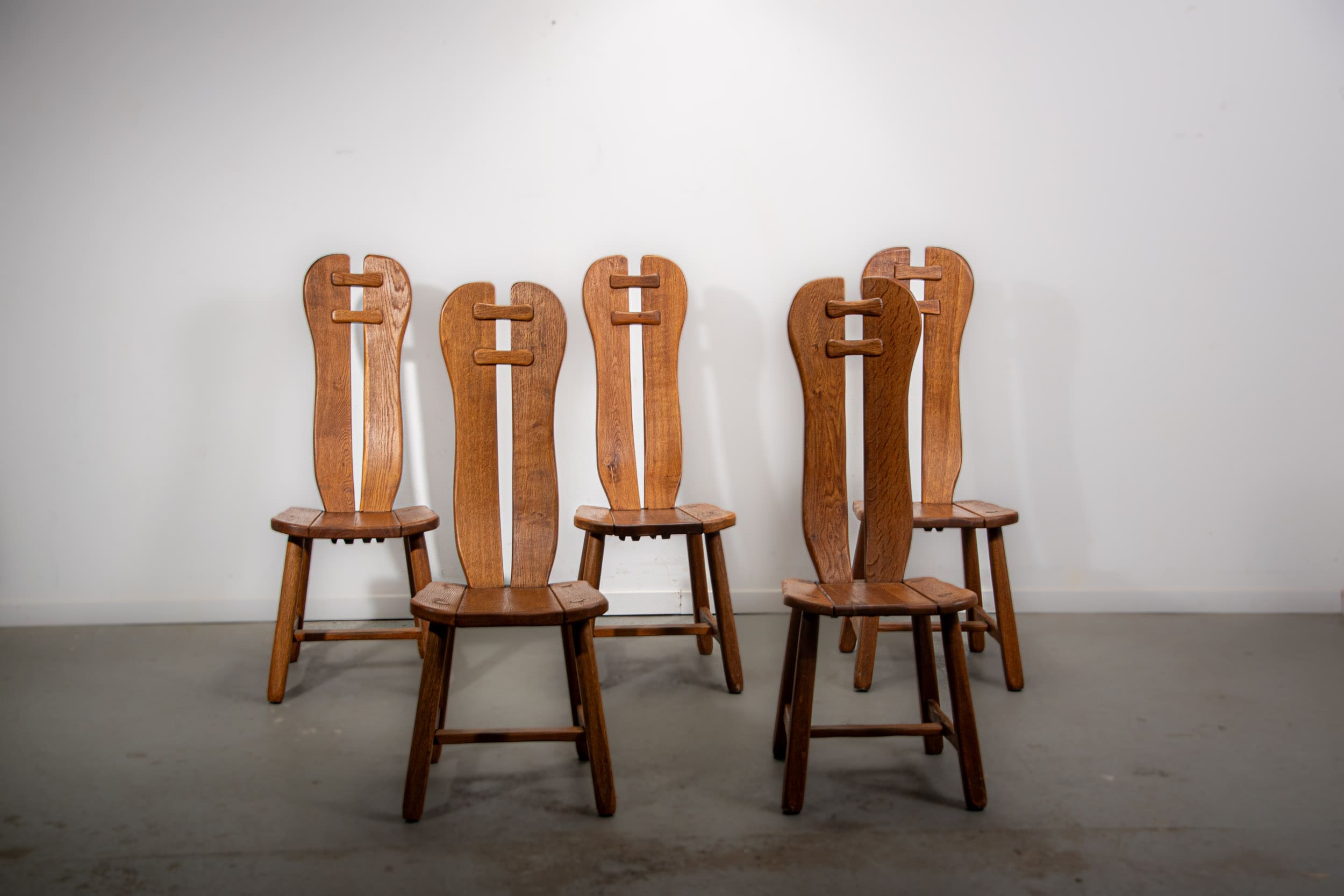 De Puydt brutalist dining chairs in solid oak. Circa 1970.
