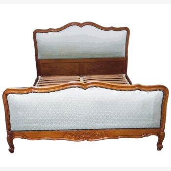 Cadre de lit d'ébéniste et couvre lit tapissier assortis
