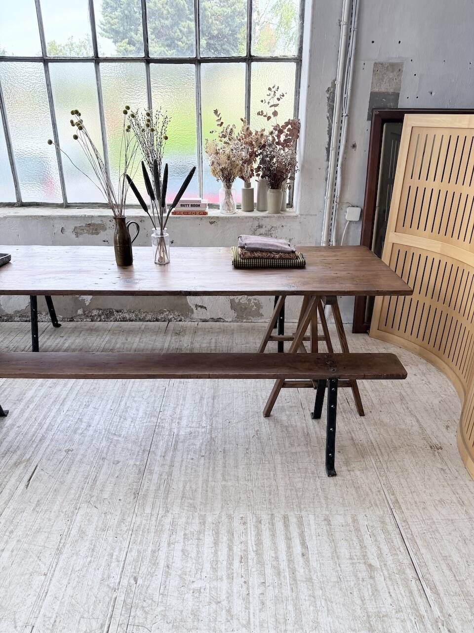 XXL trestle farm table 4m and its benches