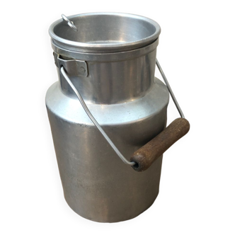 Tournus aluminium milk jug