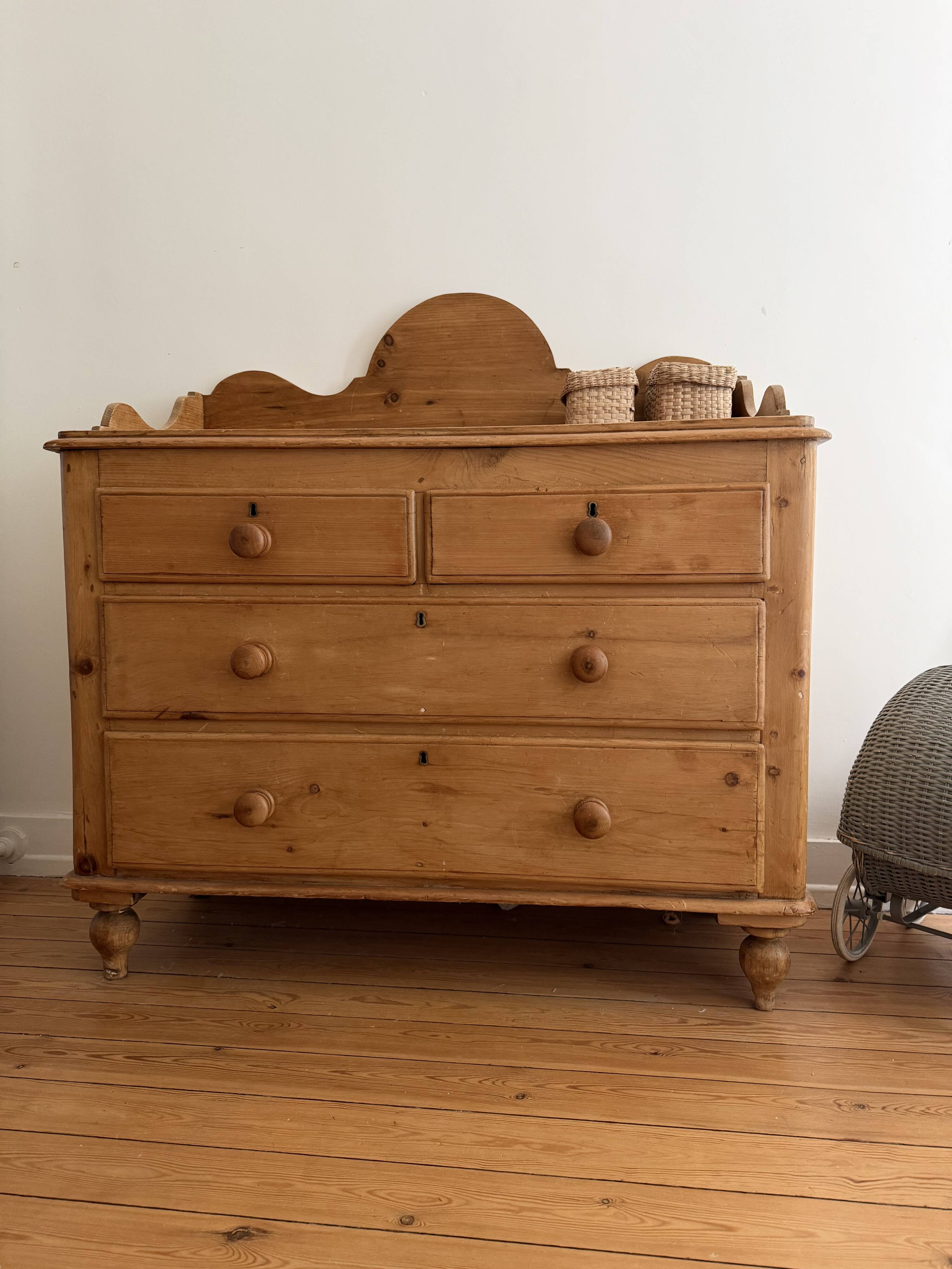 English commode