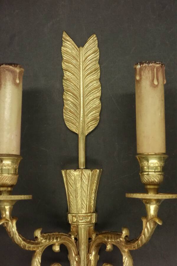 Paire d'appliques en bronze doré flèche et têtes d'aigle style Empire