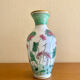Grand vase en opaline blanche décor asiatique émaillé