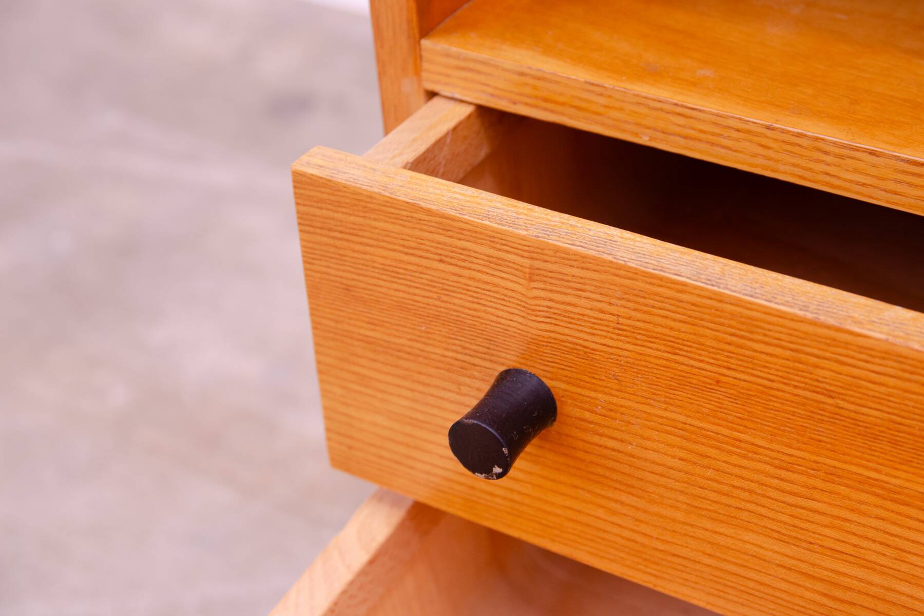 Armoire-bibliothèque vitrée vintage par Mojmír Požár, Tchécoslovaquie, 1960