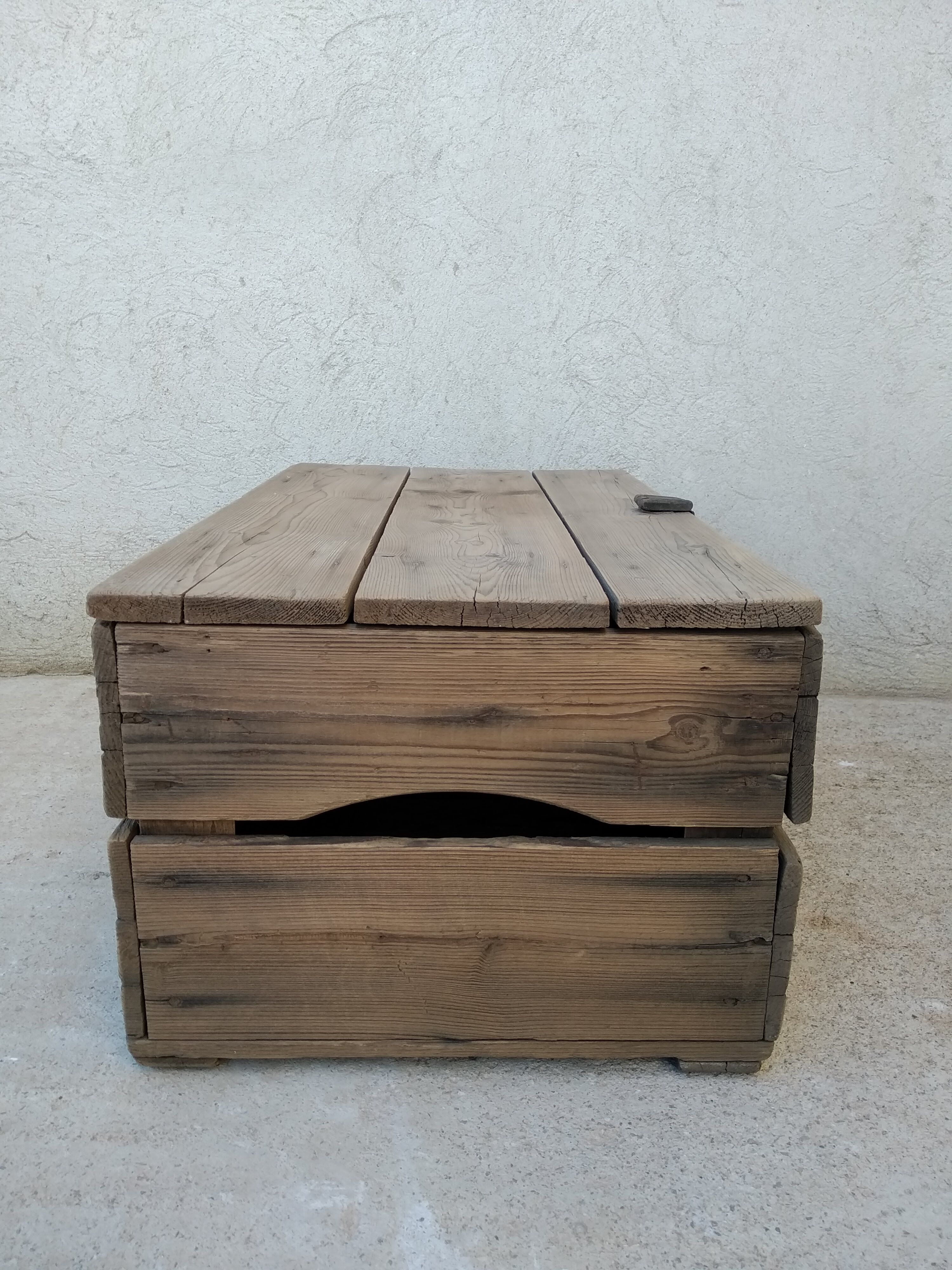 Old wooden box marked V.V Westerlee 1960