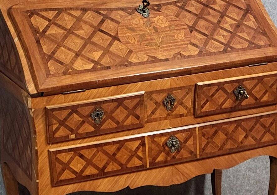 Bureau de pente en marqueterie – Époque Louis XV