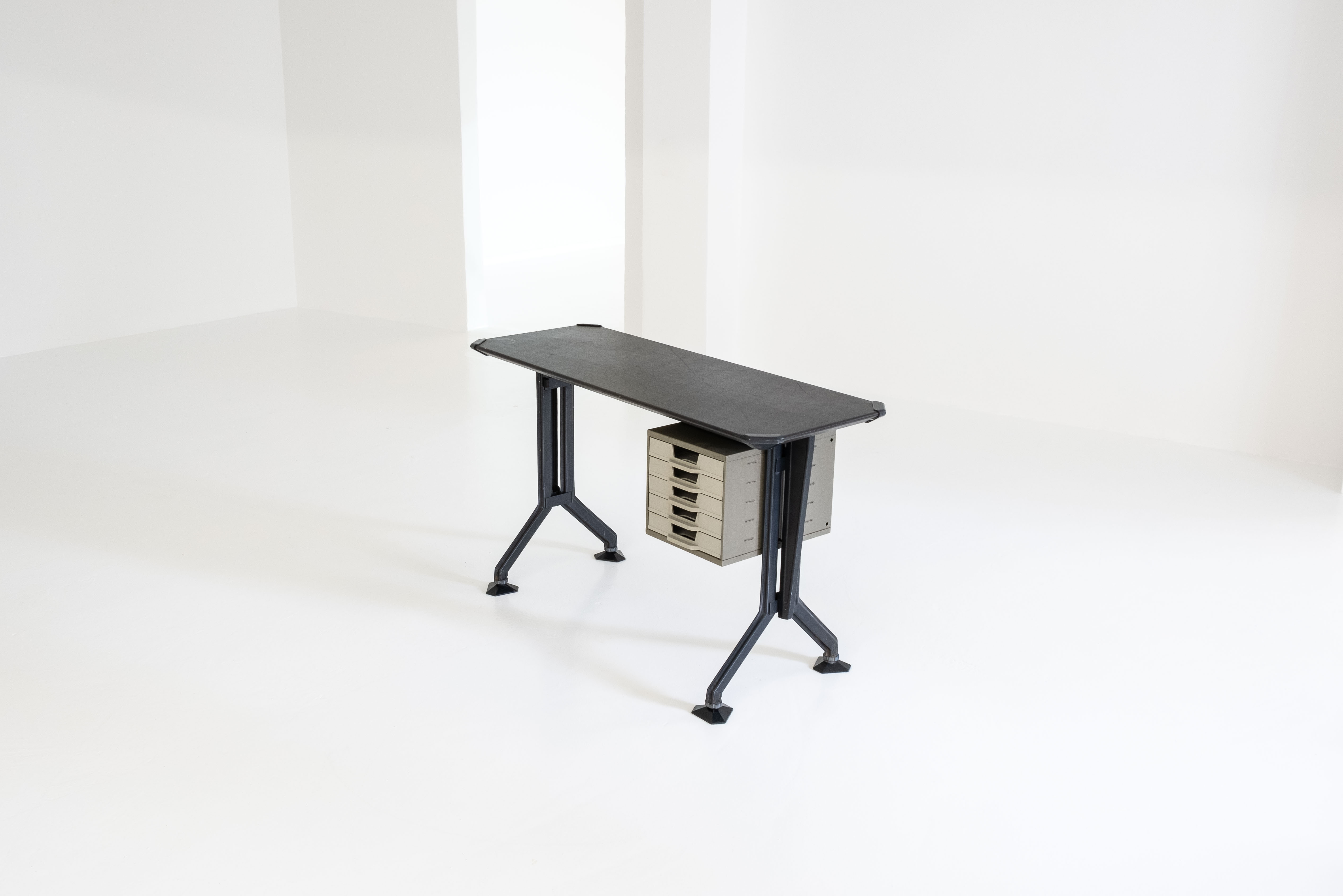 ARCO Side Desk (Arredamenti Metallici Serie "ARCO") by B.B.P.R. Studio for Olivetti, 1963