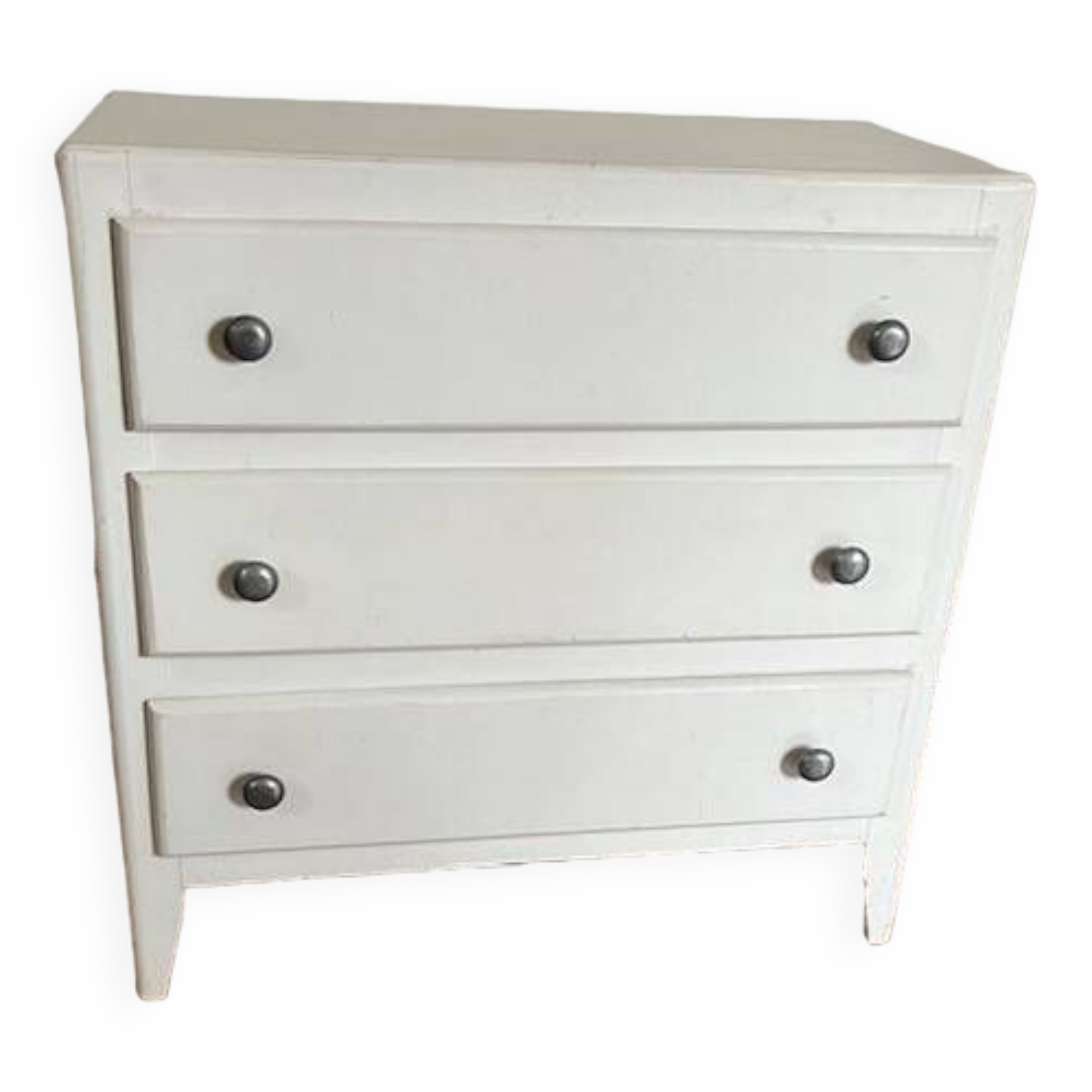 White chest of drawers