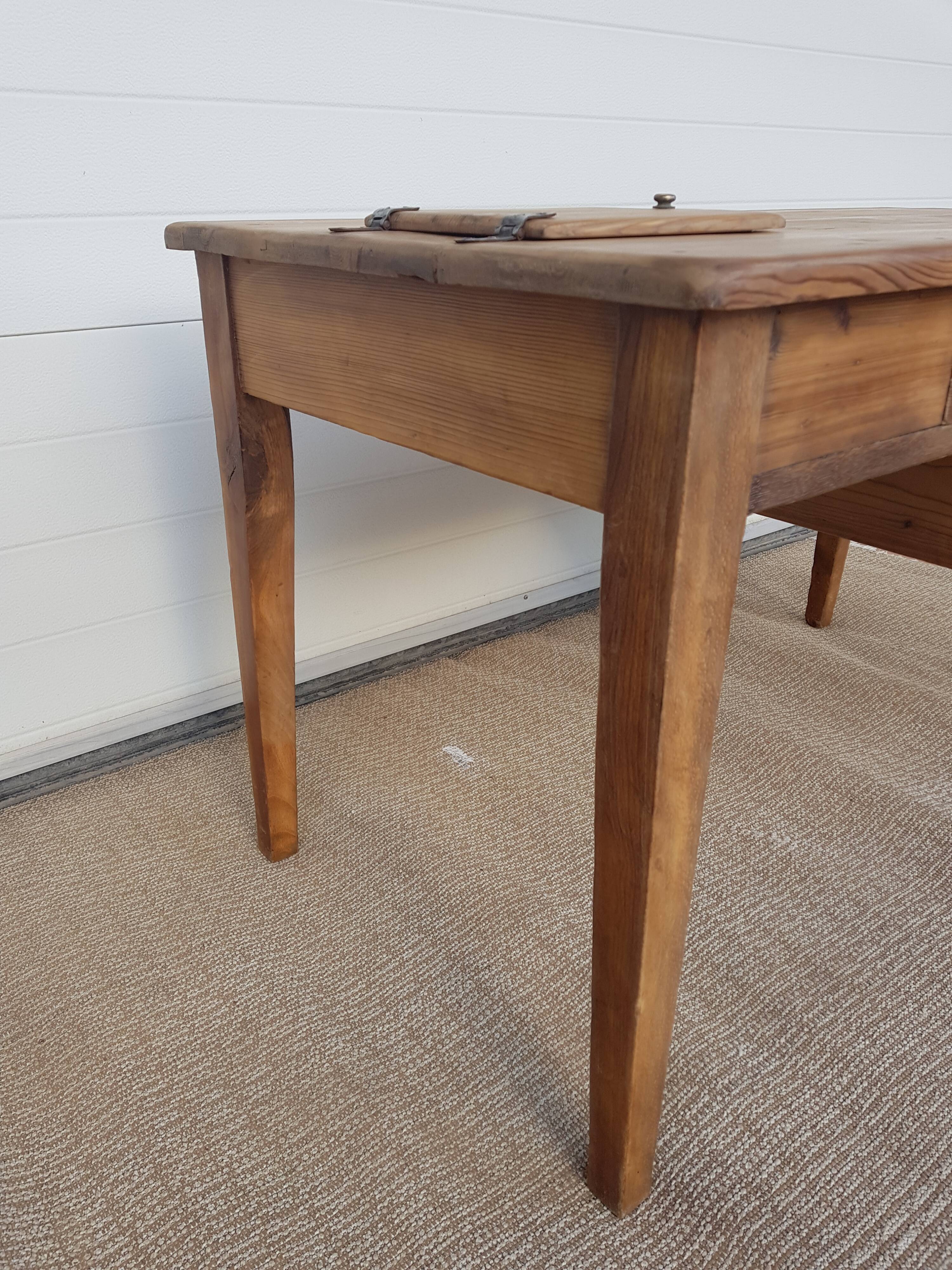 Established coordonnier early 20th s