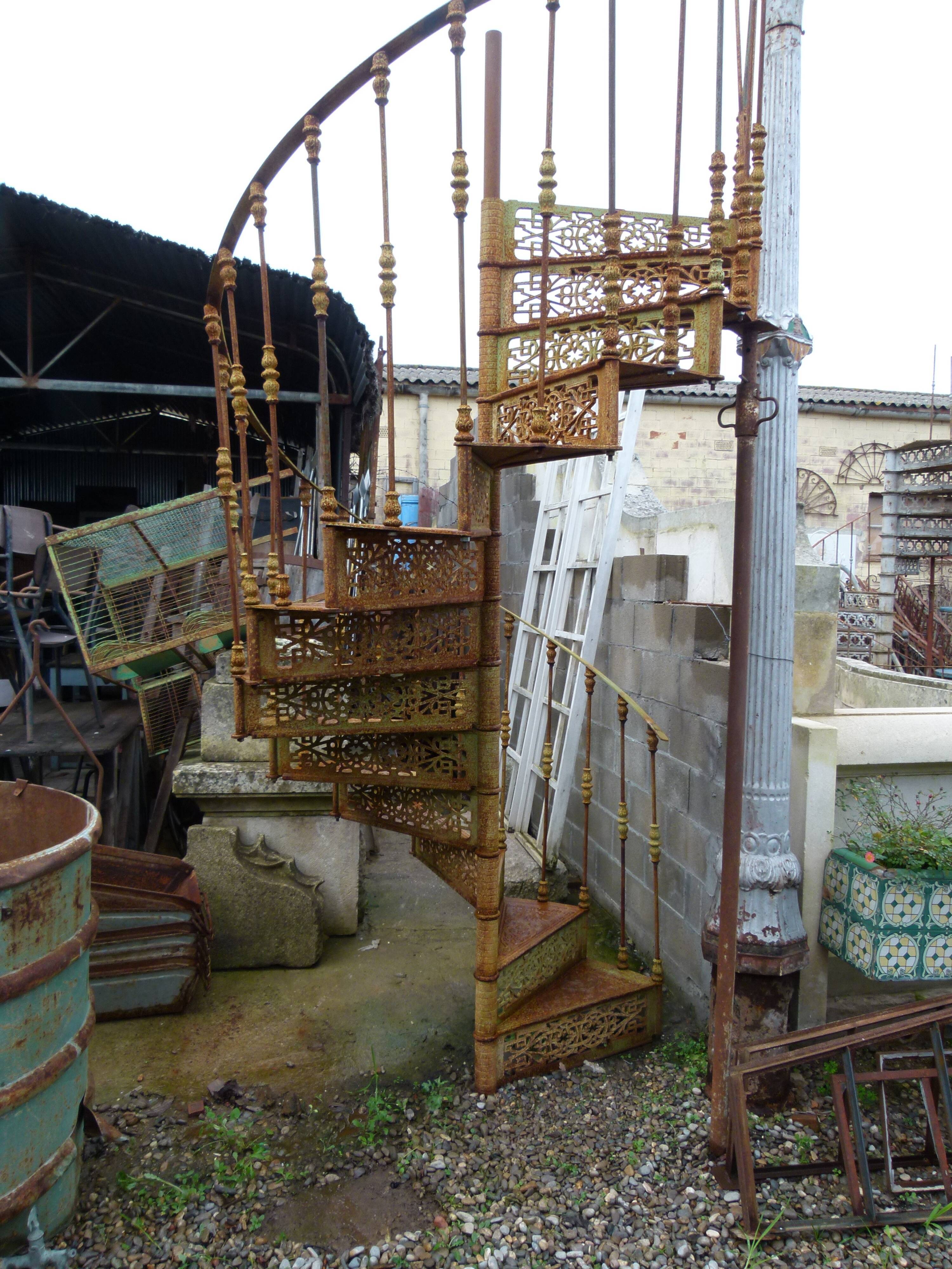 XXeme iron-cast spiral staircase