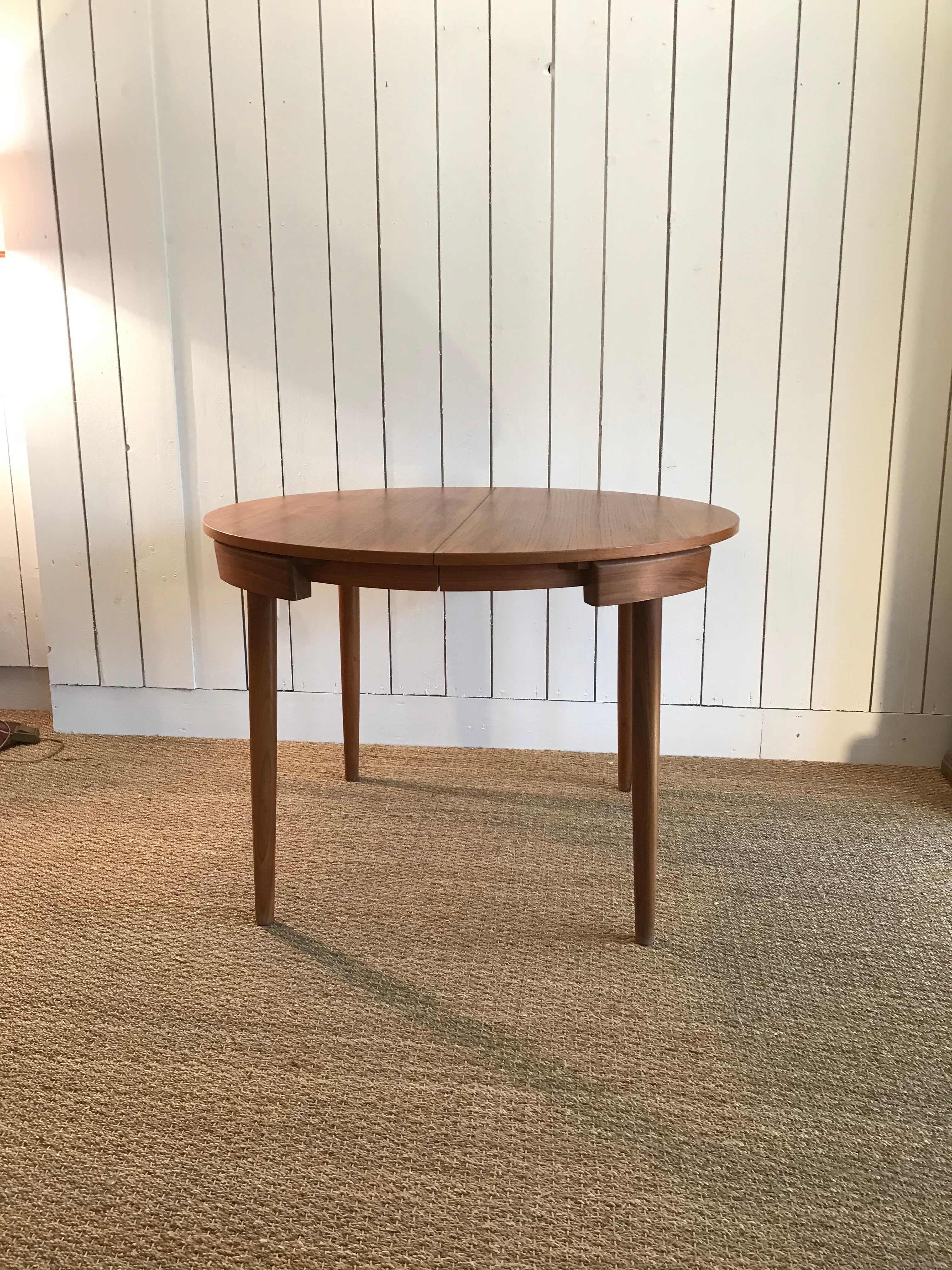 Dining table in Scandinavian teak Hans Olsen