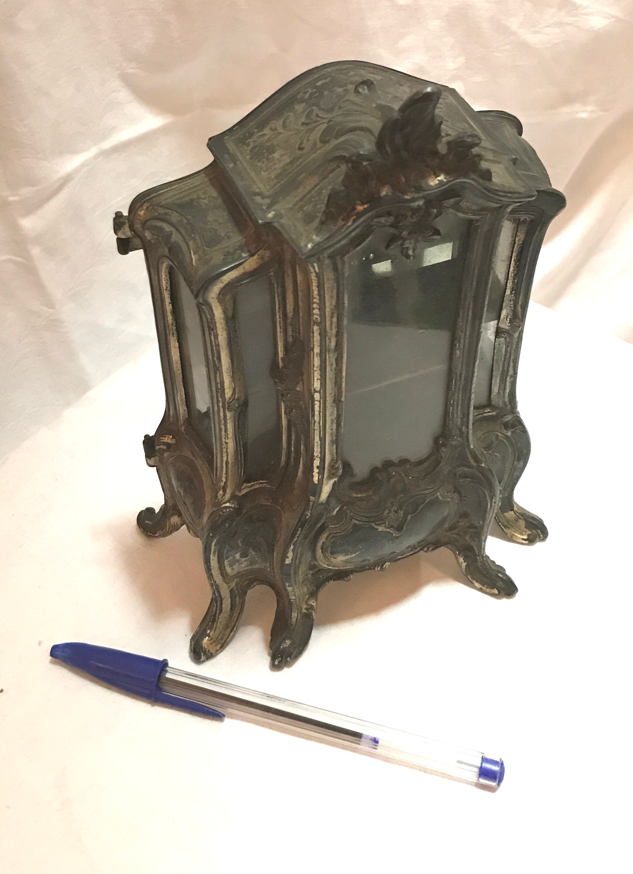 Jewel window in regulation