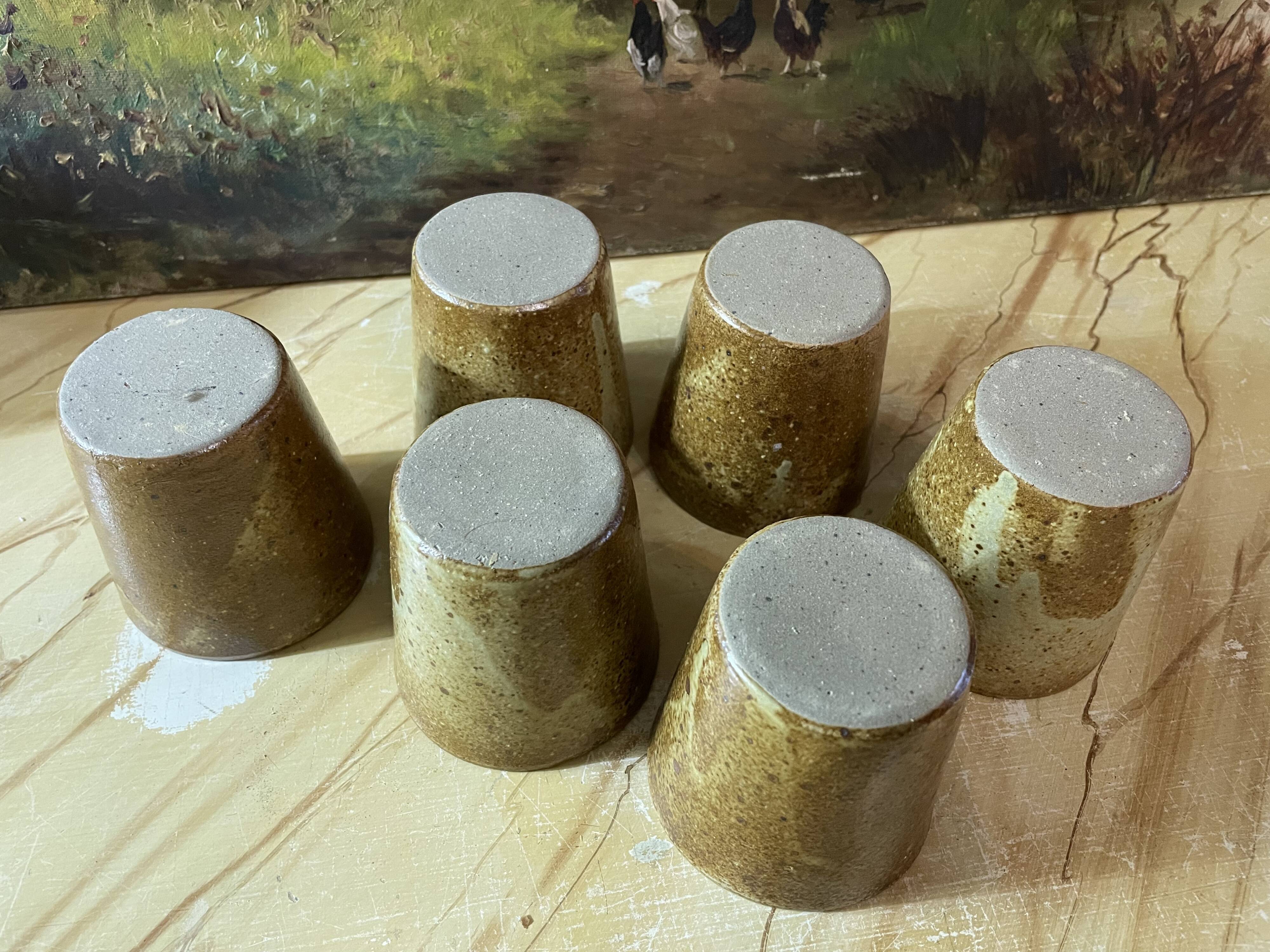 6 mugs in vintage stoneware