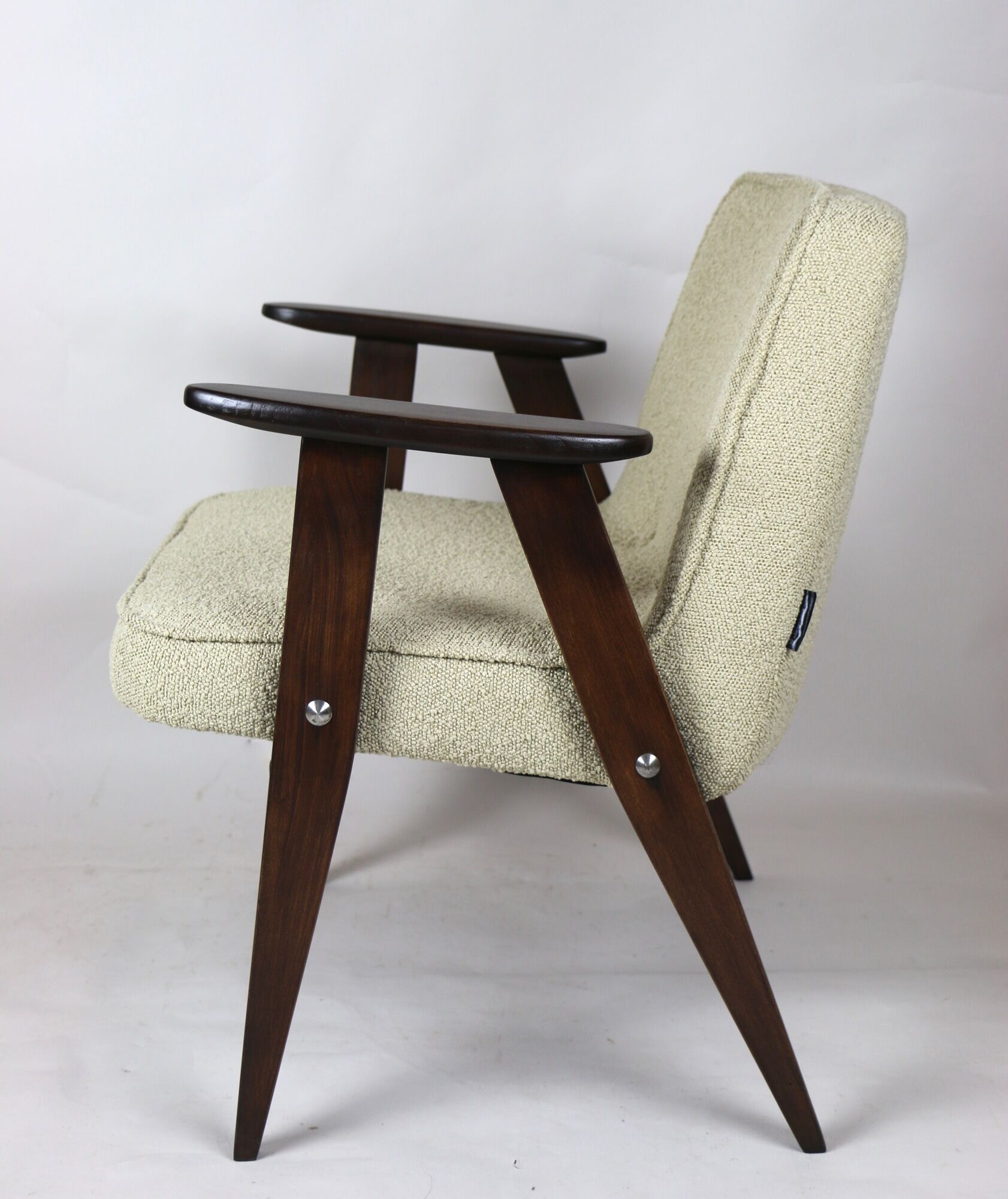 Fauetuil beige 366 de Józef Chierowski en boucle années 1970