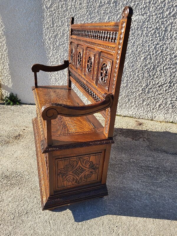 Breton chest bench hunting scene in chene