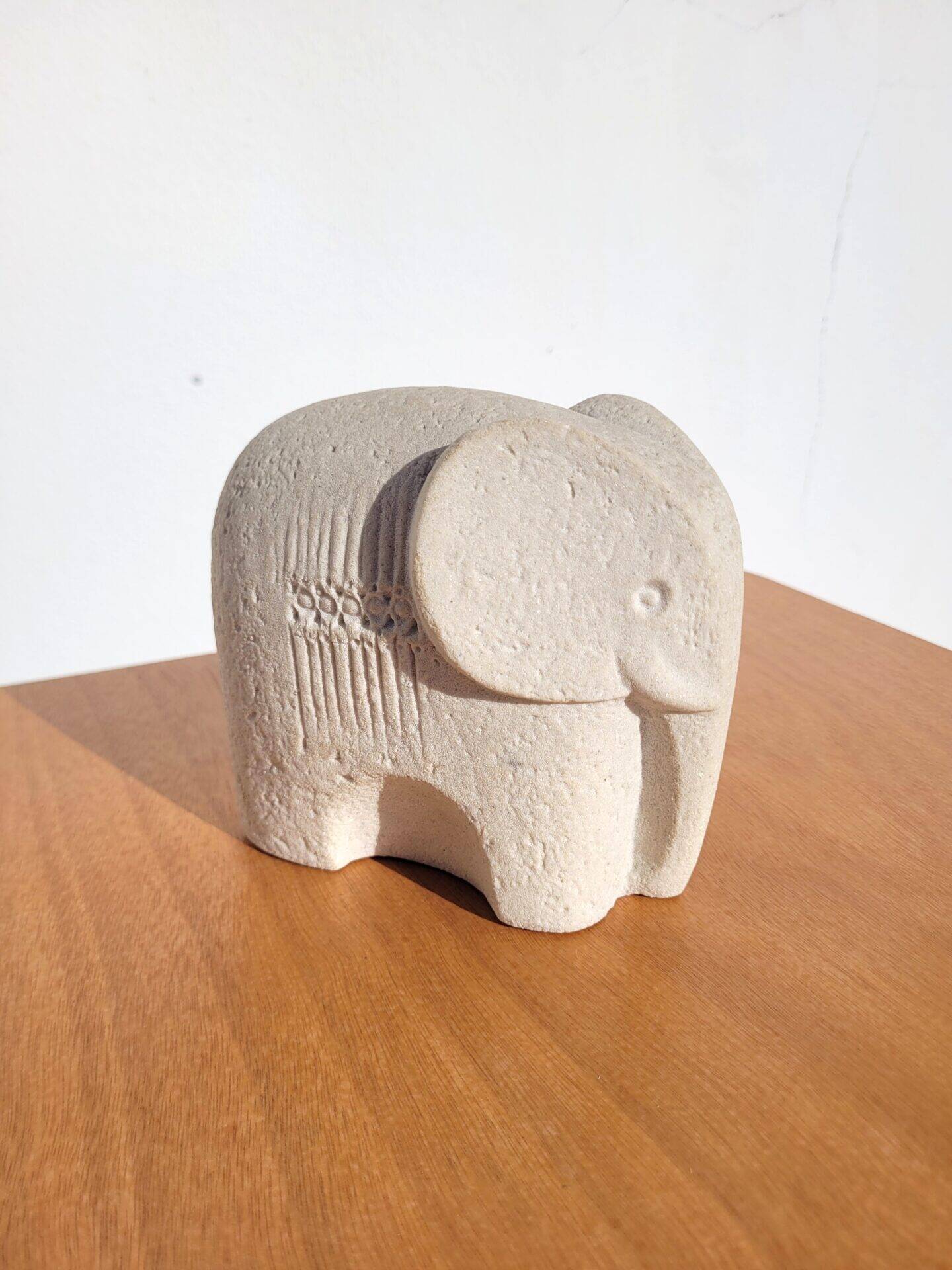 Mar Bell Stone Art Elephant Sculpture