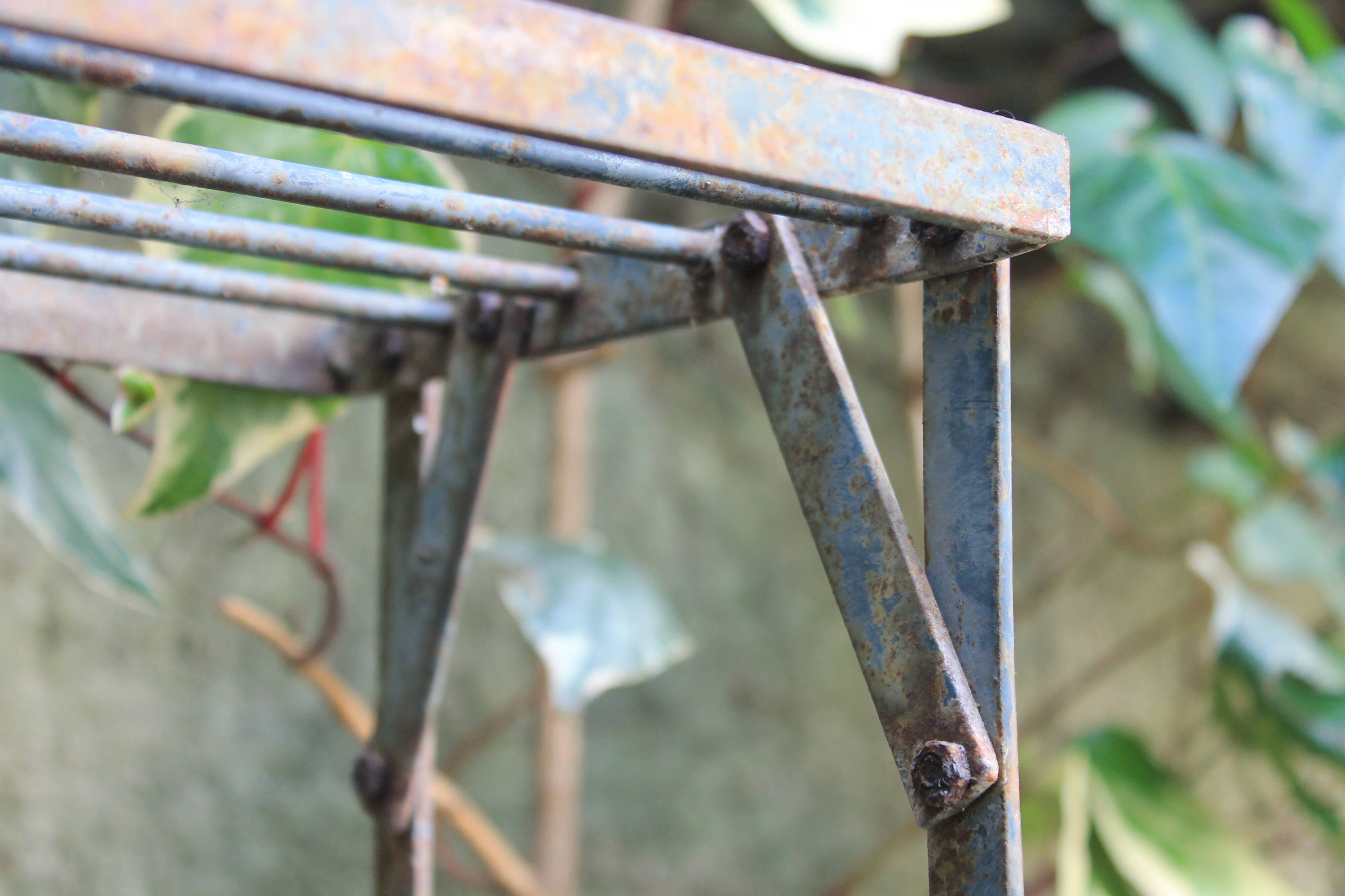 Florist in staircase jardniere