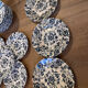 Flat plates in earthenware with blue flowers
