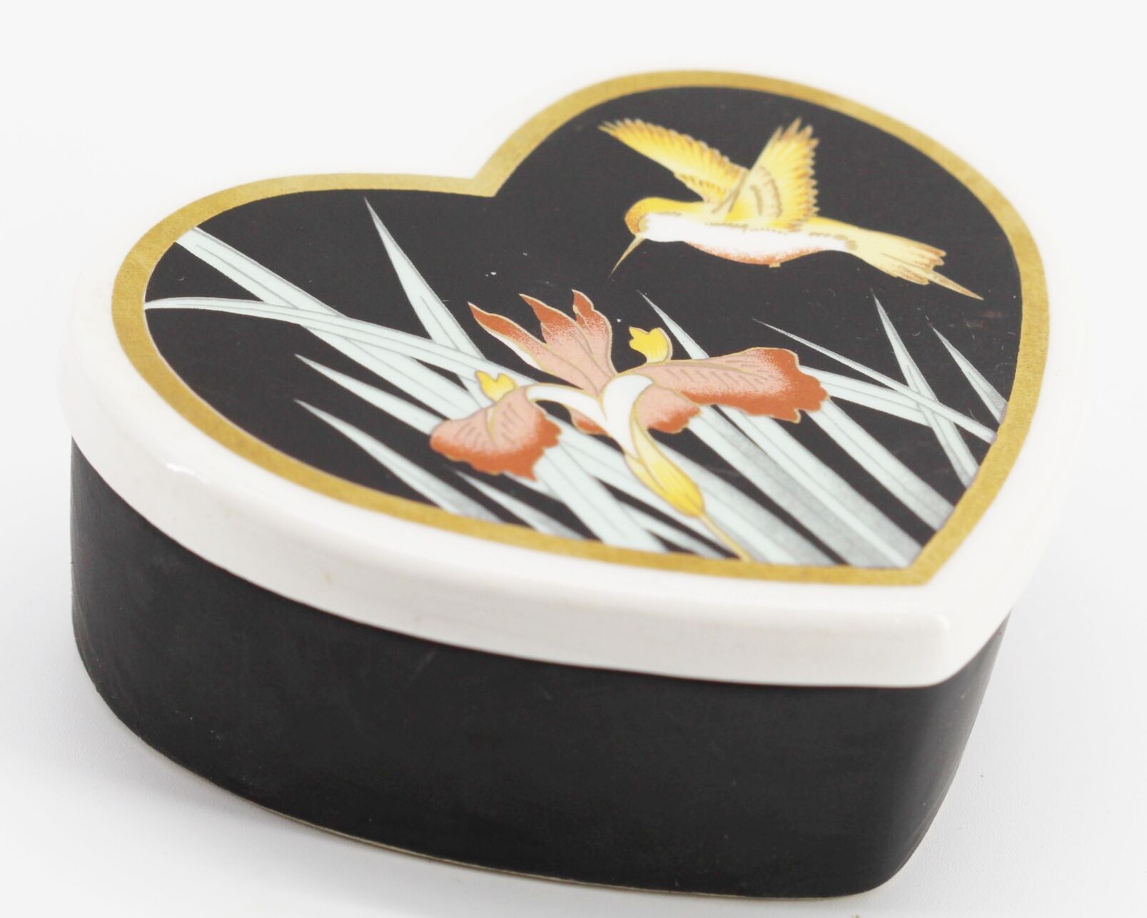 Ceramic iris heart box