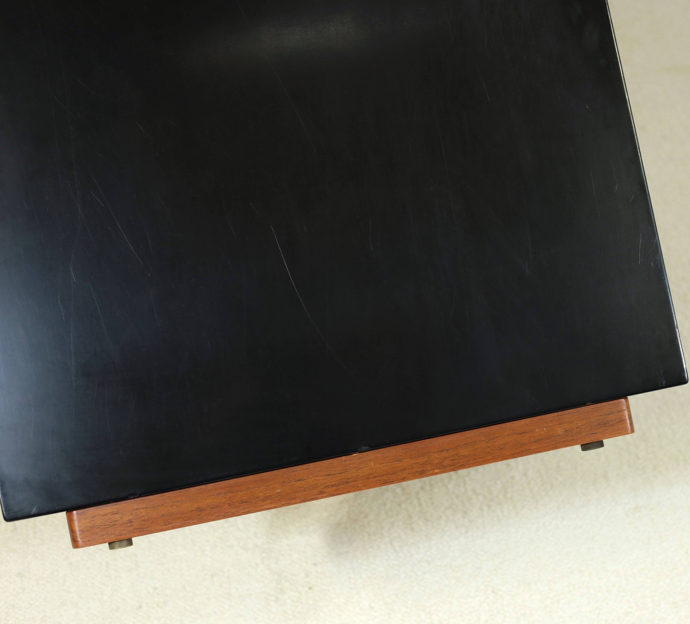 Reversible coffee table