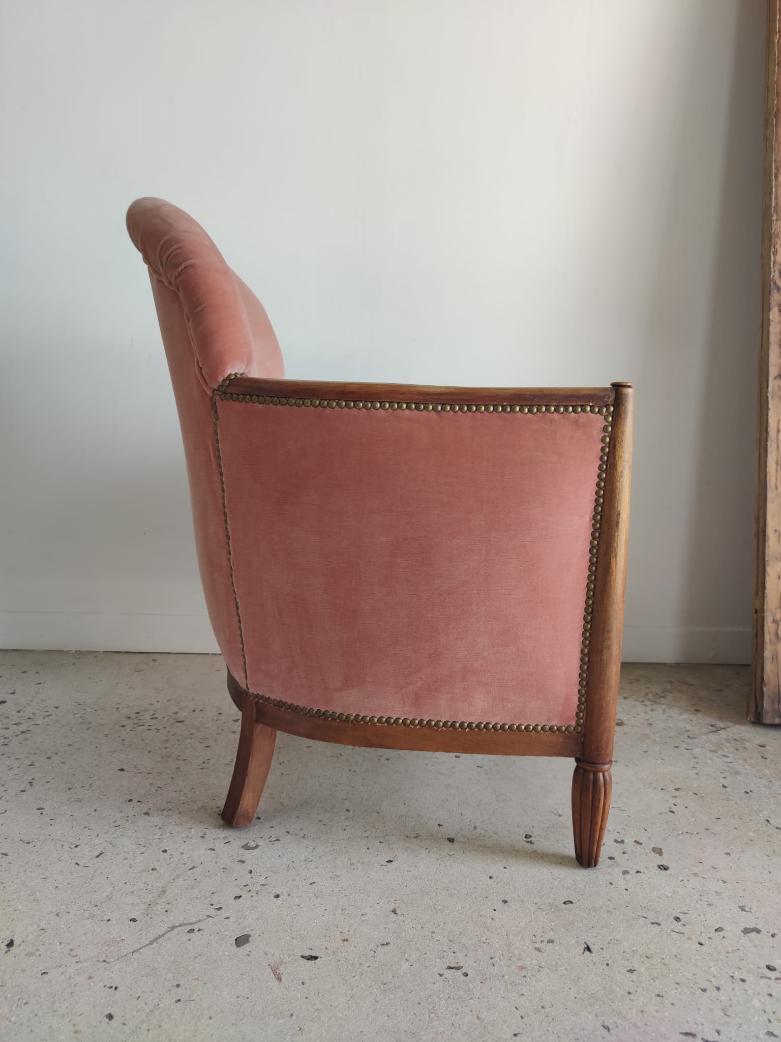 Armchair art deco pink velvet trim