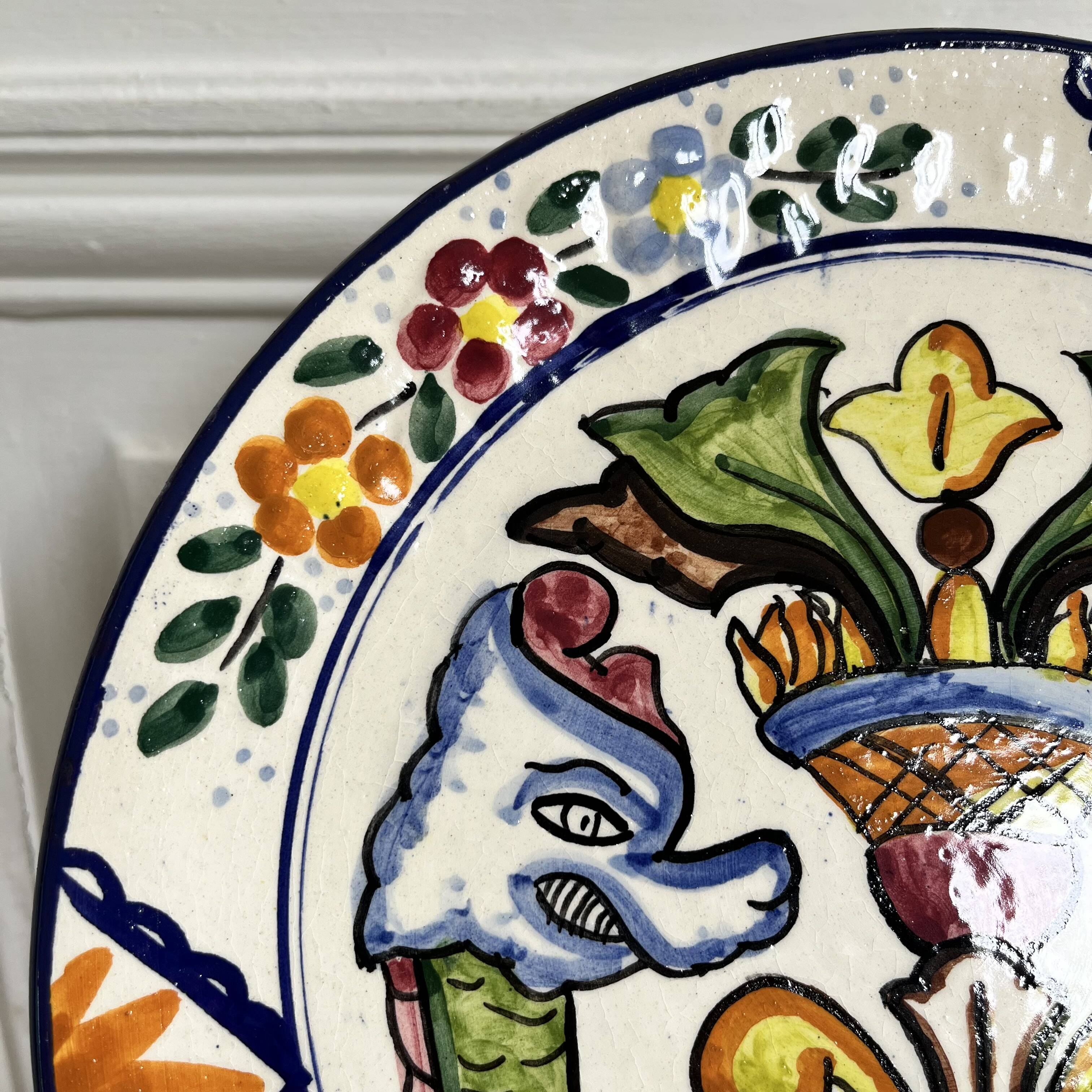 Assiette céramique décorative aux griffons