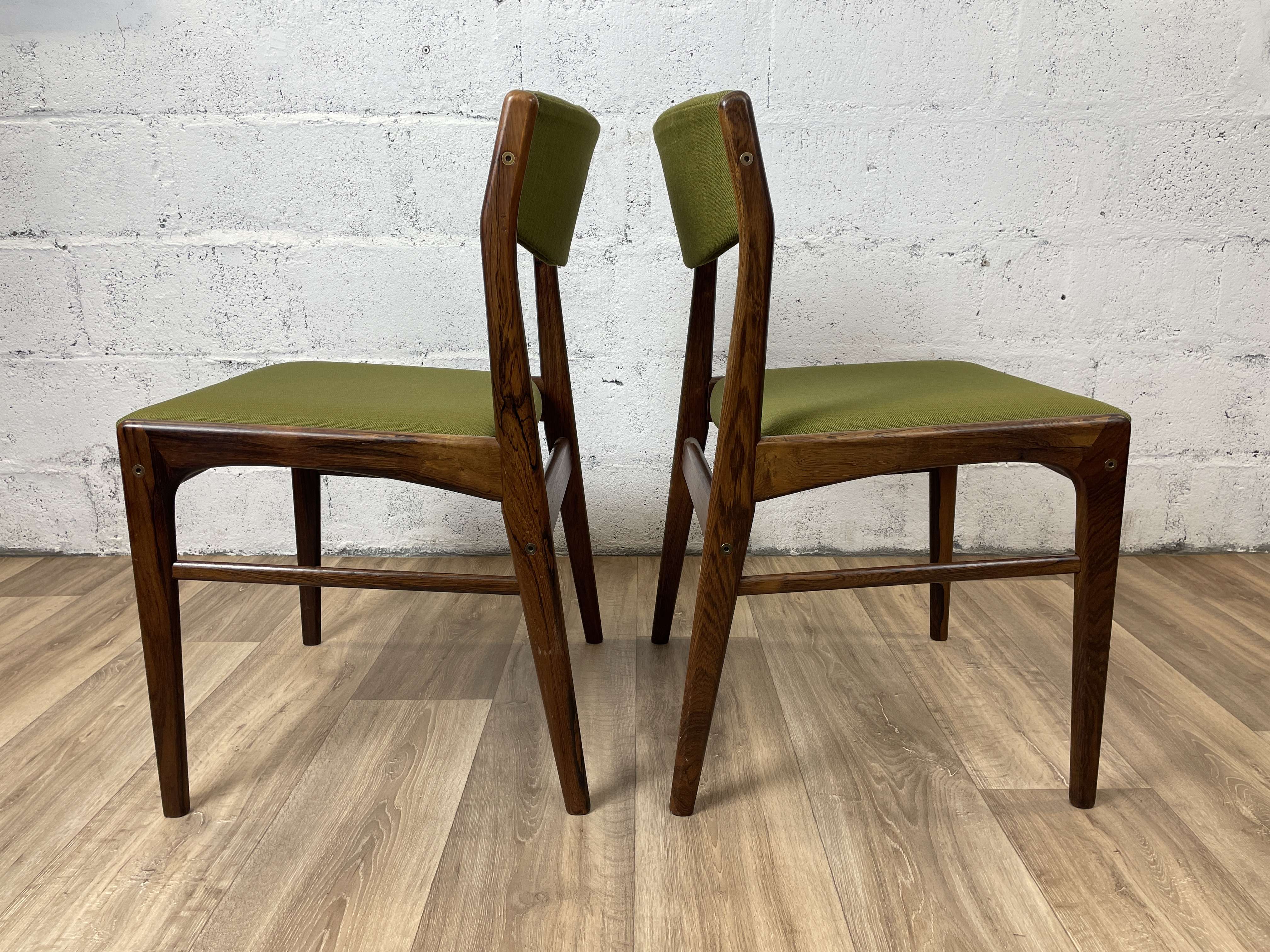 Set of 6 dining chairs in rosewood and green fabric signed T.S.M, 60s
