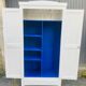 Armoire ancienne parisienne blanche intérieur bleu majorelle