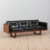 Poul Cadovius "Governor" sofa in rosewood and black leather, Denmark, 1960s.