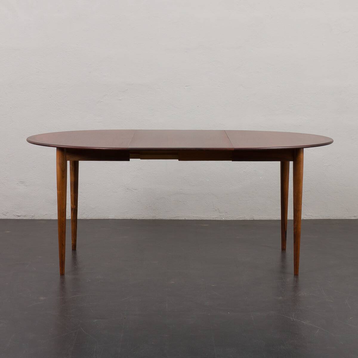 Circular dining table in rosewood, model 'PJ 2-5' by Grete Jalk