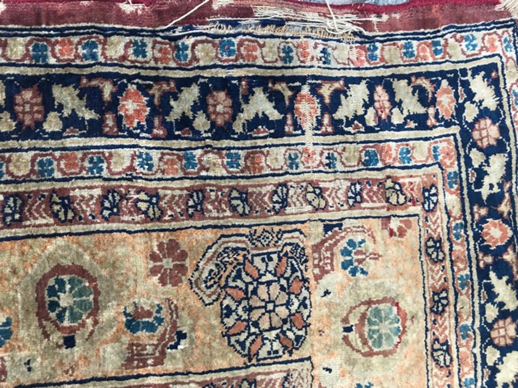 Very beautiful antique Persian carpet Tabriz very fine silk 135x160 cm
