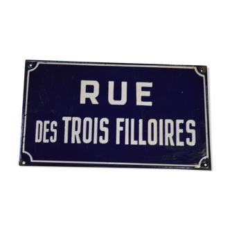 Plaque de rue émaillée "rue des trois filloires "