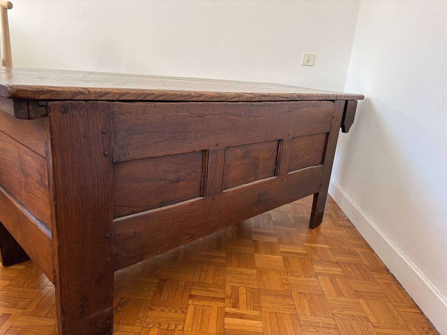 Grand coffre ancien en chêne massif – XIXe – belle patine d’origine