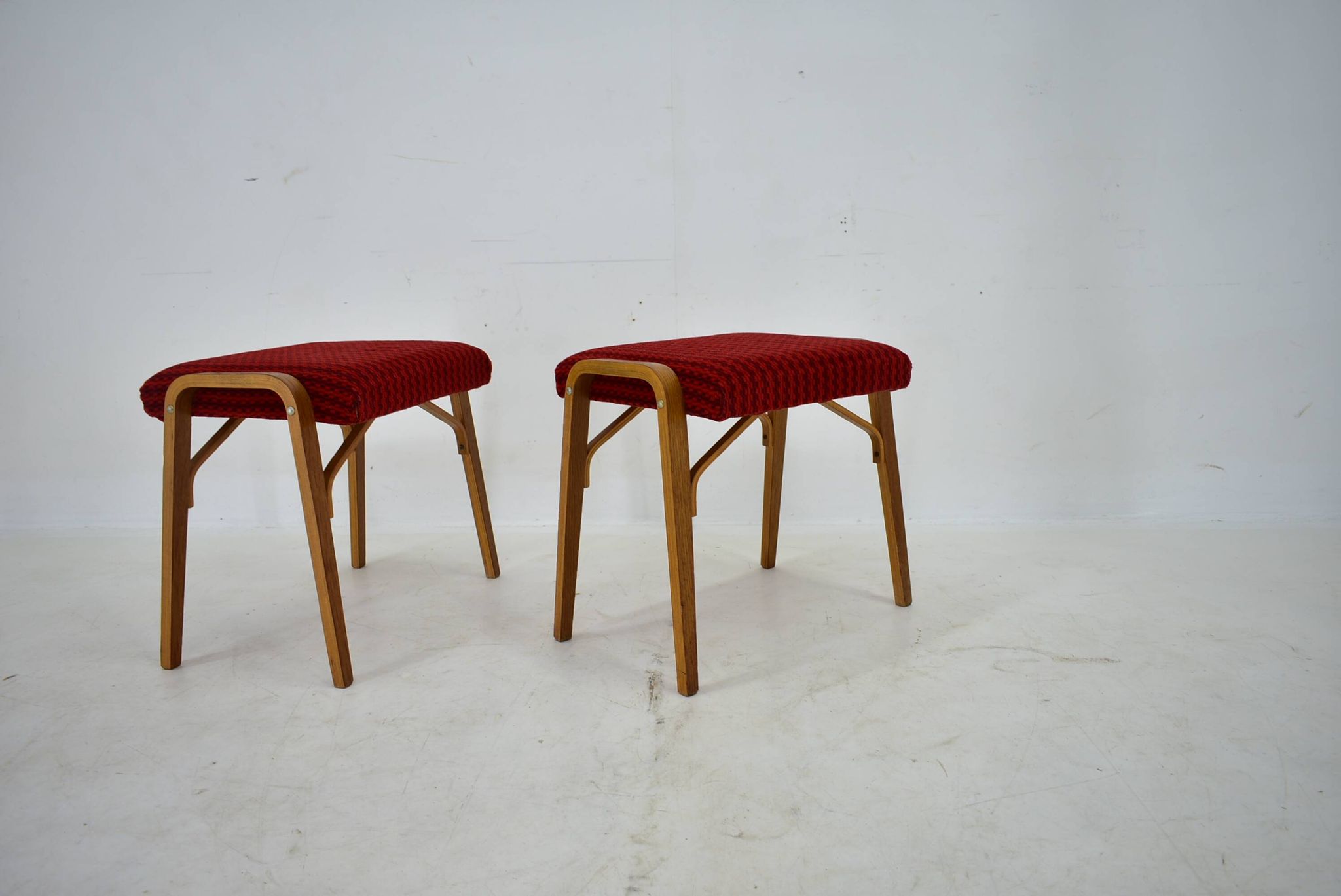 Tabourets en hêtre Ludvik Volak des années 1960 par Drevopodnik Holesov, Tchécoslovaquie