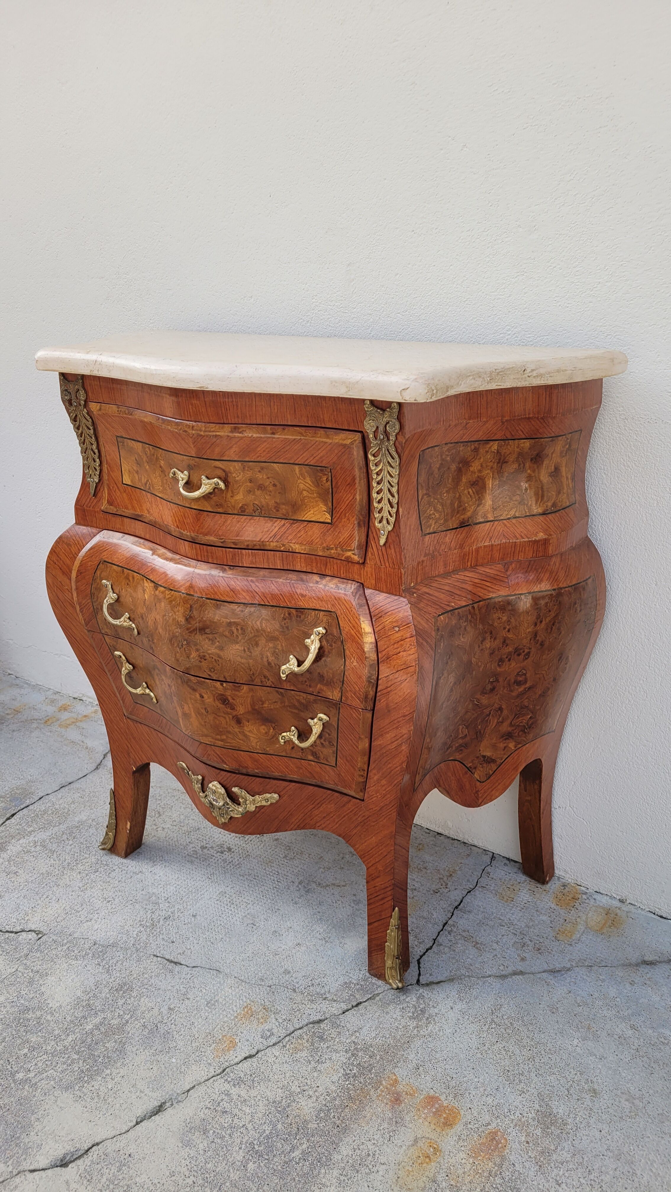Louis XV style curved chest of drawers in marquetry