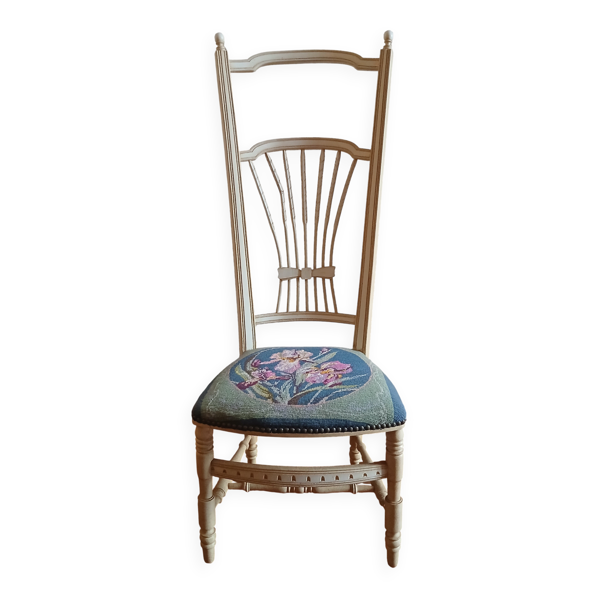 Nursing chair with iris pattern seat