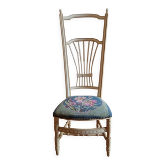 Nursing chair with iris pattern seat
