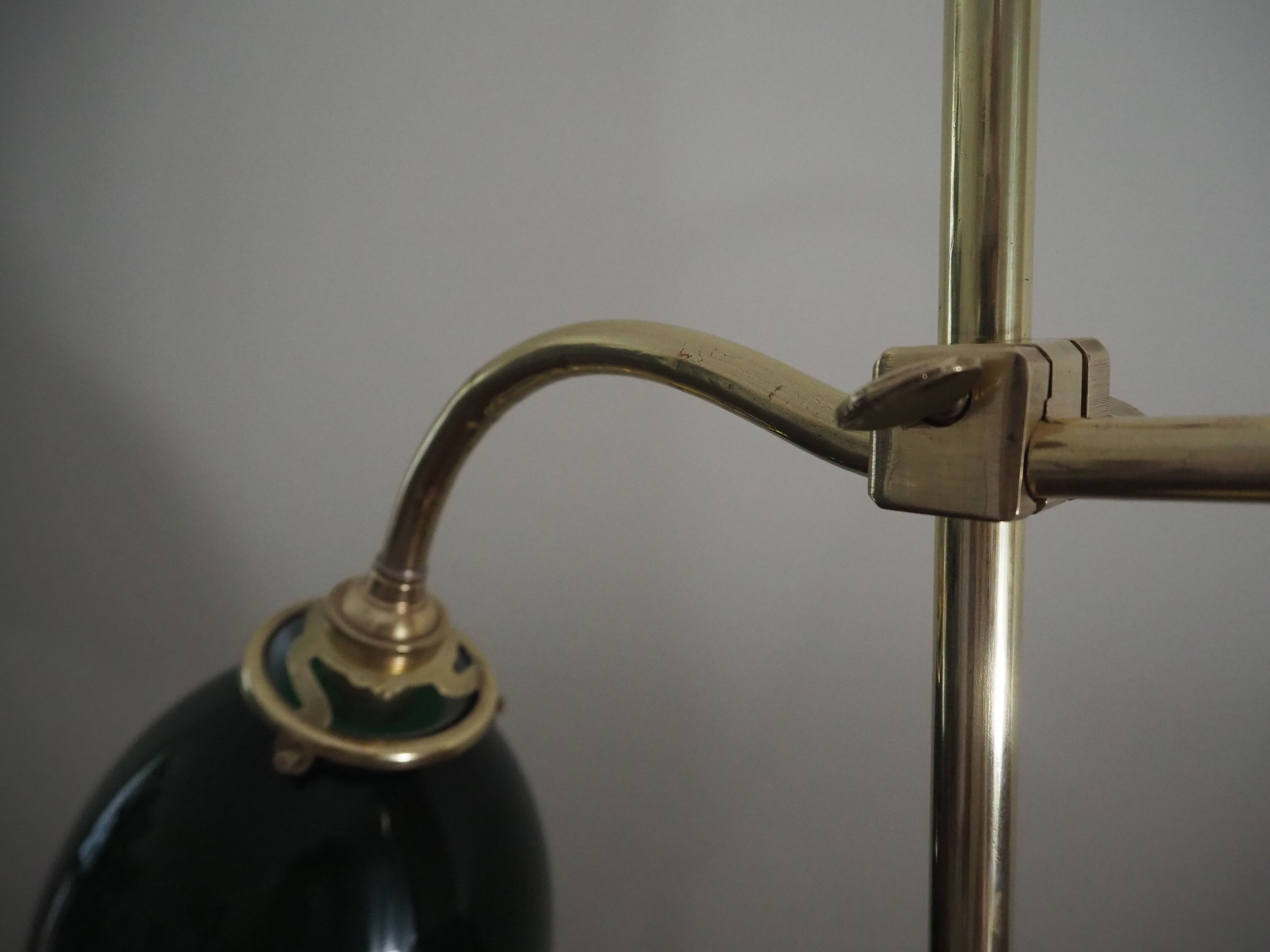 Desk lamp in brass with a swan neck and green opaline glass.