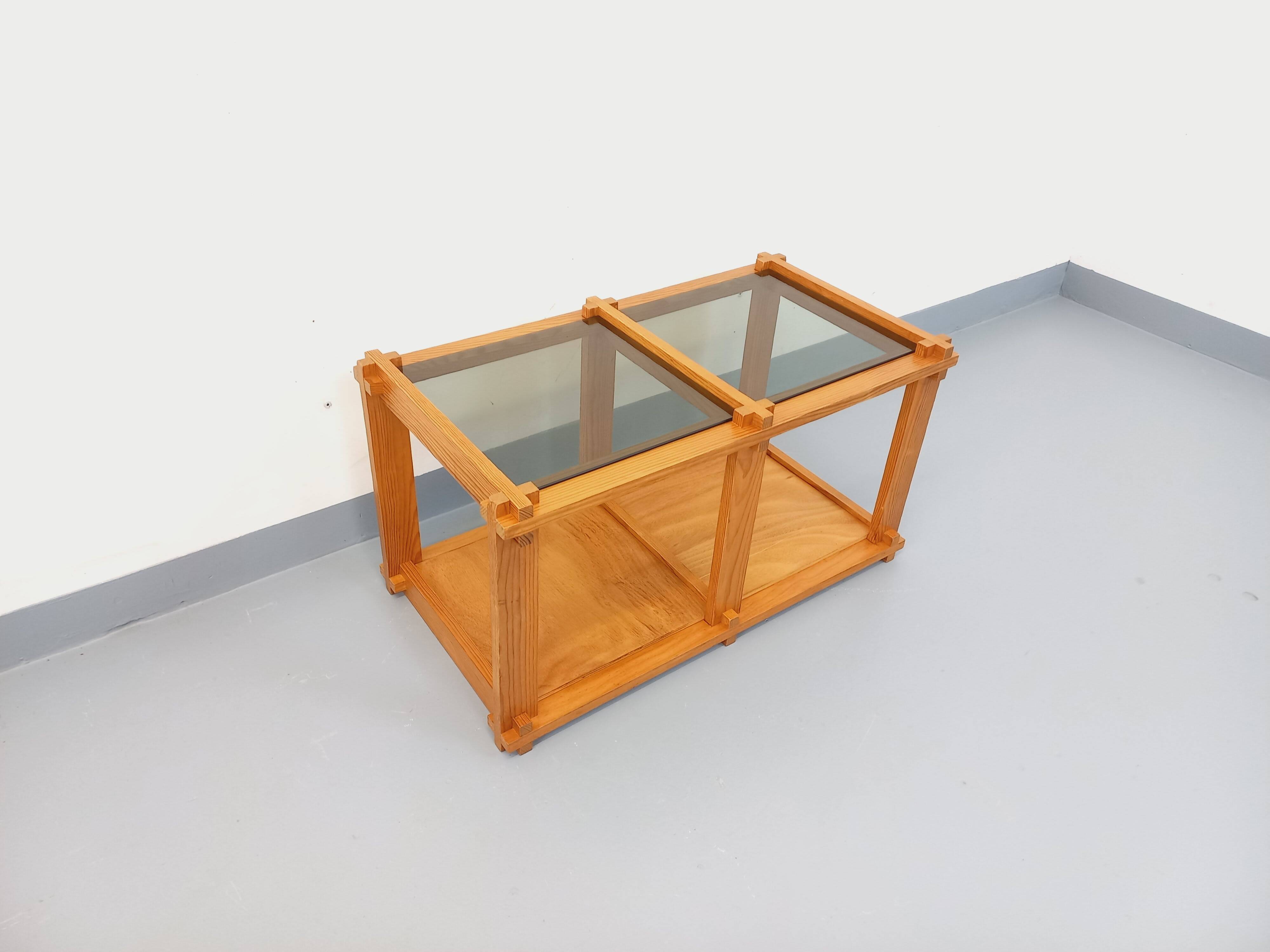 Vintage rectangular coffee table in pine and smoked glass from the 70s and 80s.