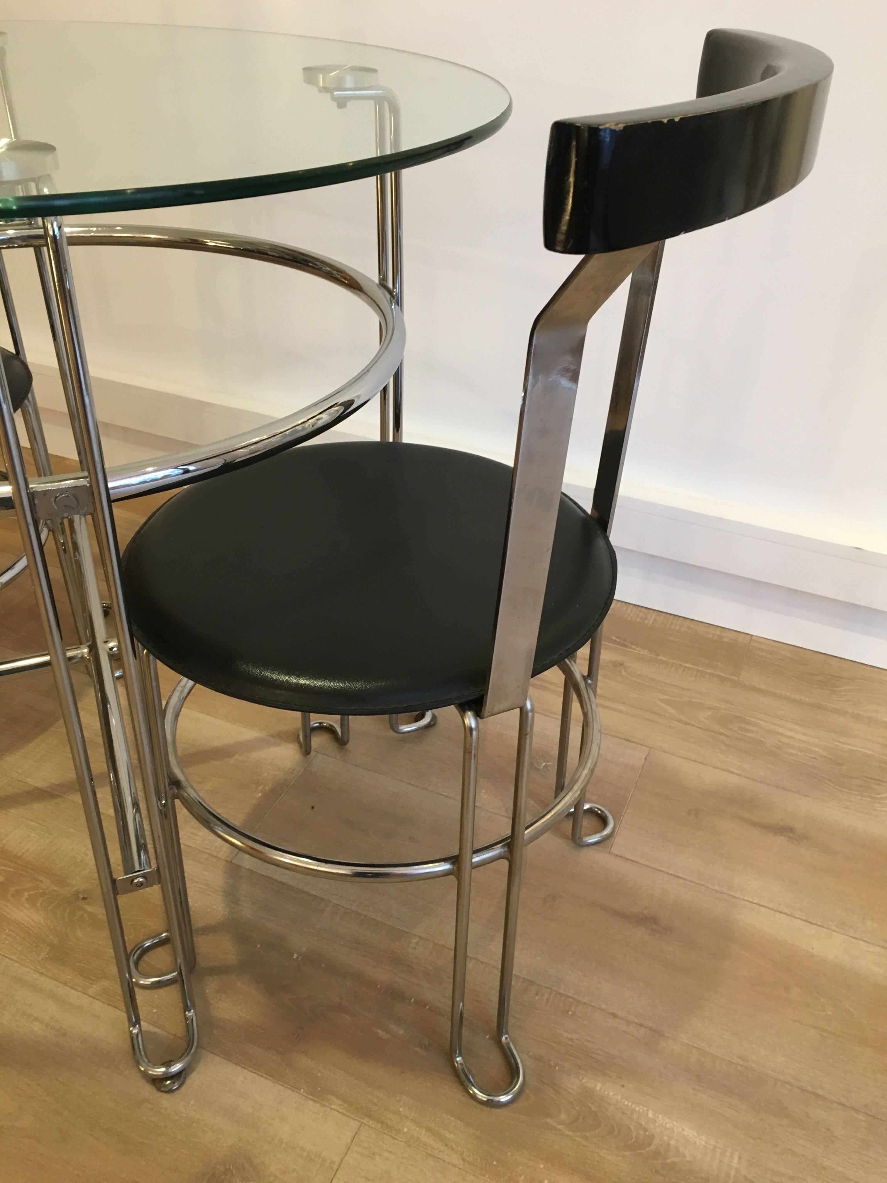 Glass round table and chairs 70/80
