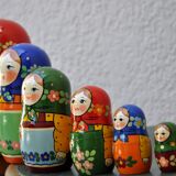 Matriochka giggle russian dolls