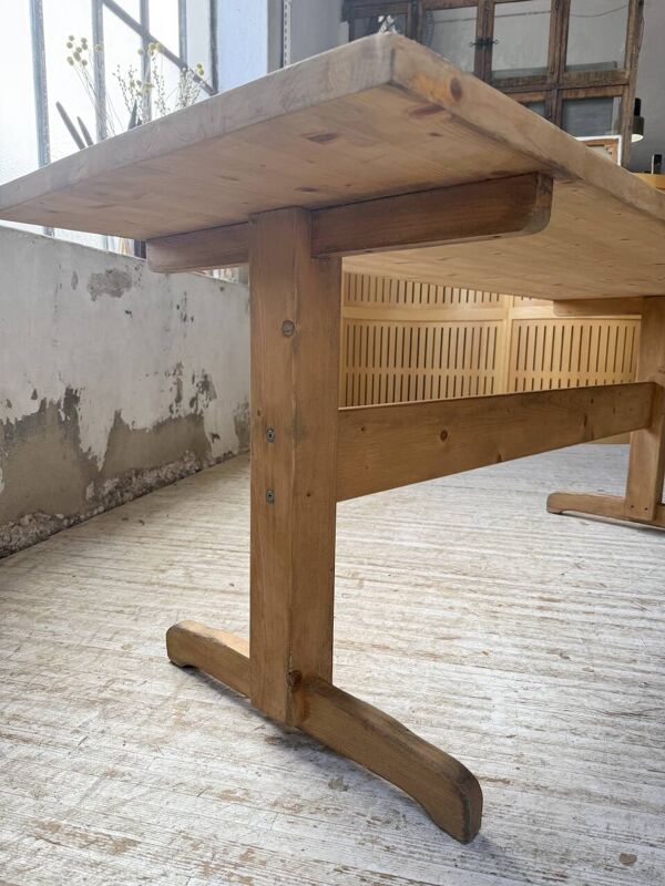 Table de repas pin mobilier de montagne perriand