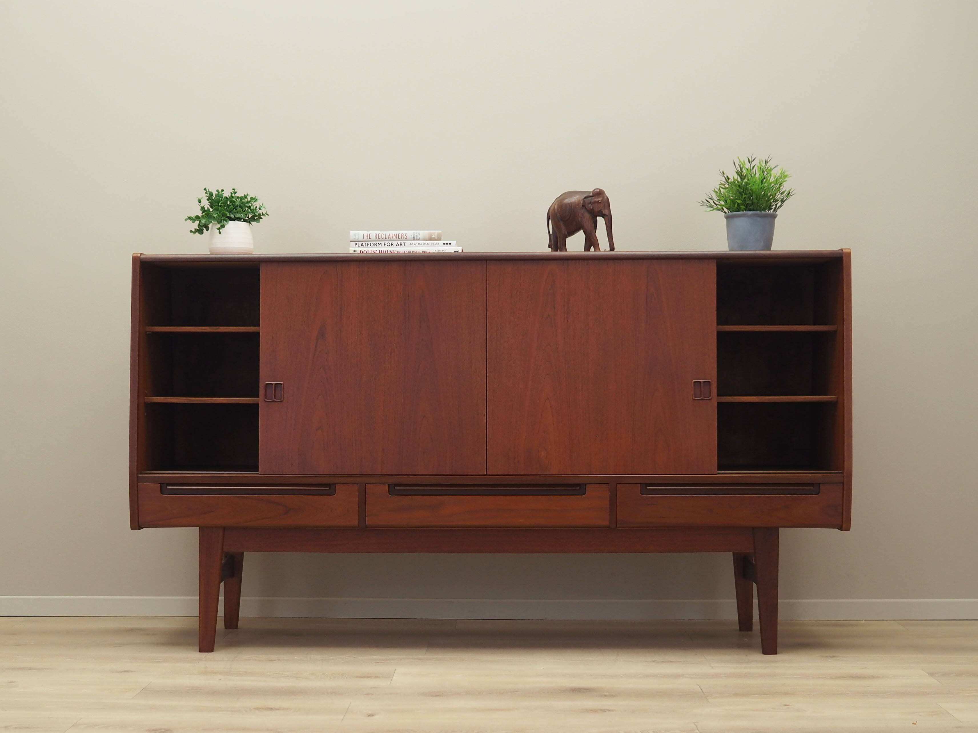 Enfilade haut en teck, design danois, années 1960, production : Danemark
