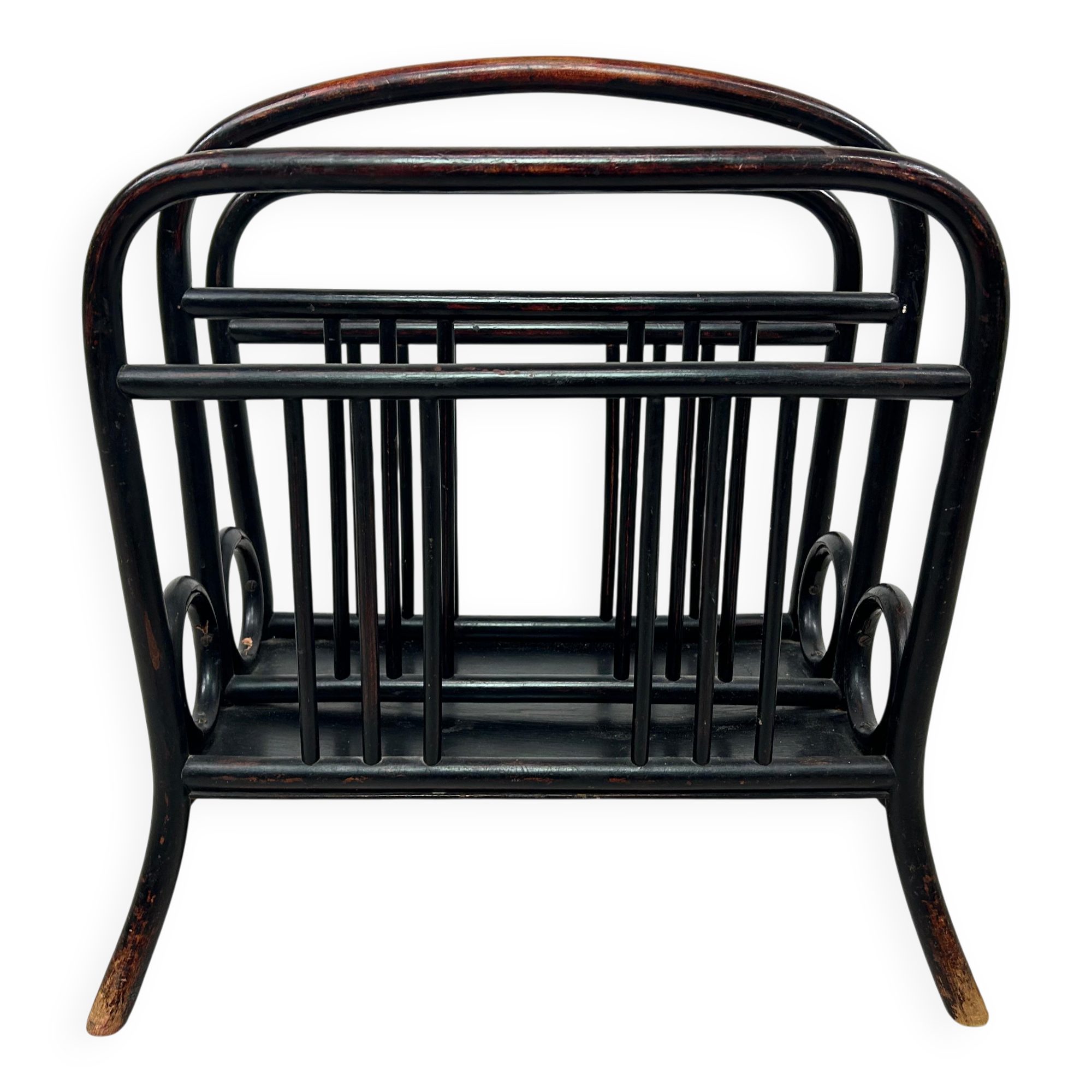 Curved wooden magazine rack no.33 by Thonet
