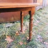 Extendable round table in walnut wood 1930