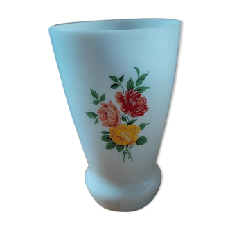 Vase in opaline deco bouquet roses