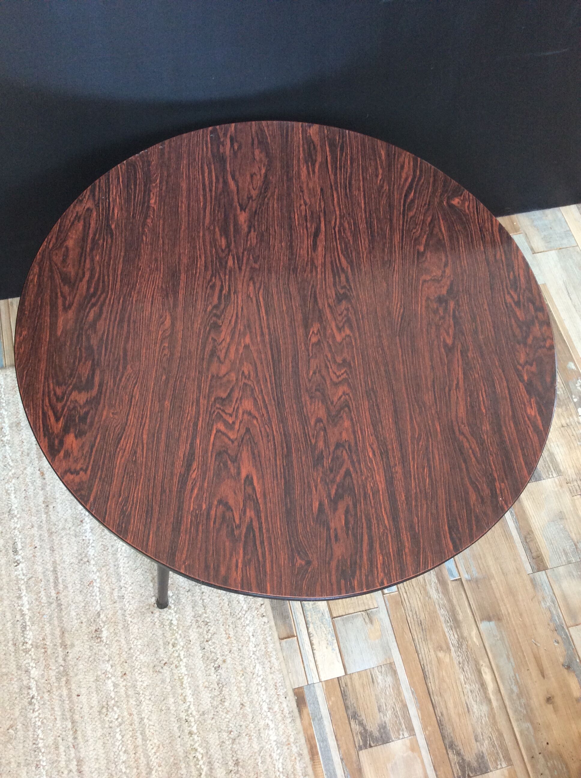 Round coffee table in formica of the 70s