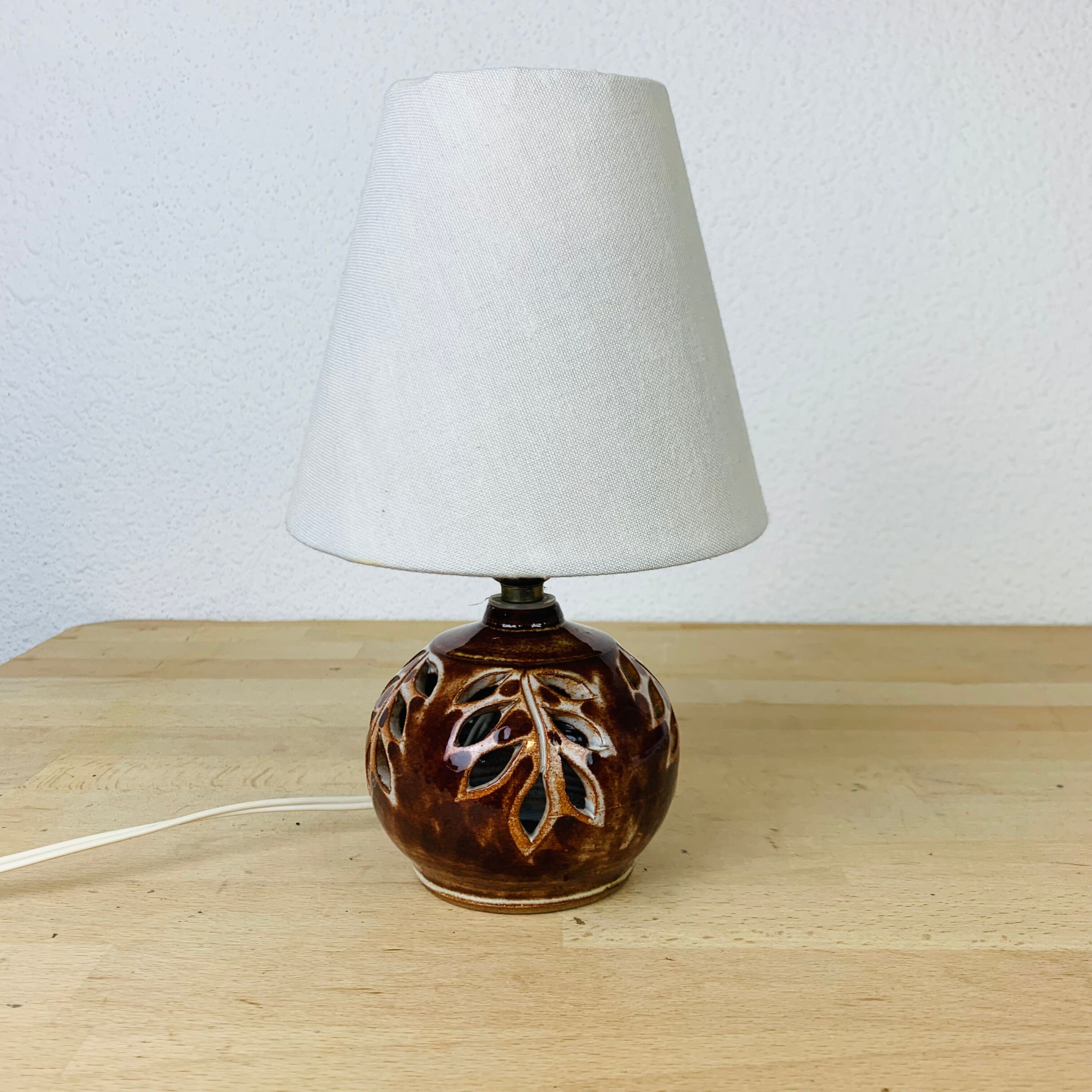 Openwork ceramic ball lamp foliage