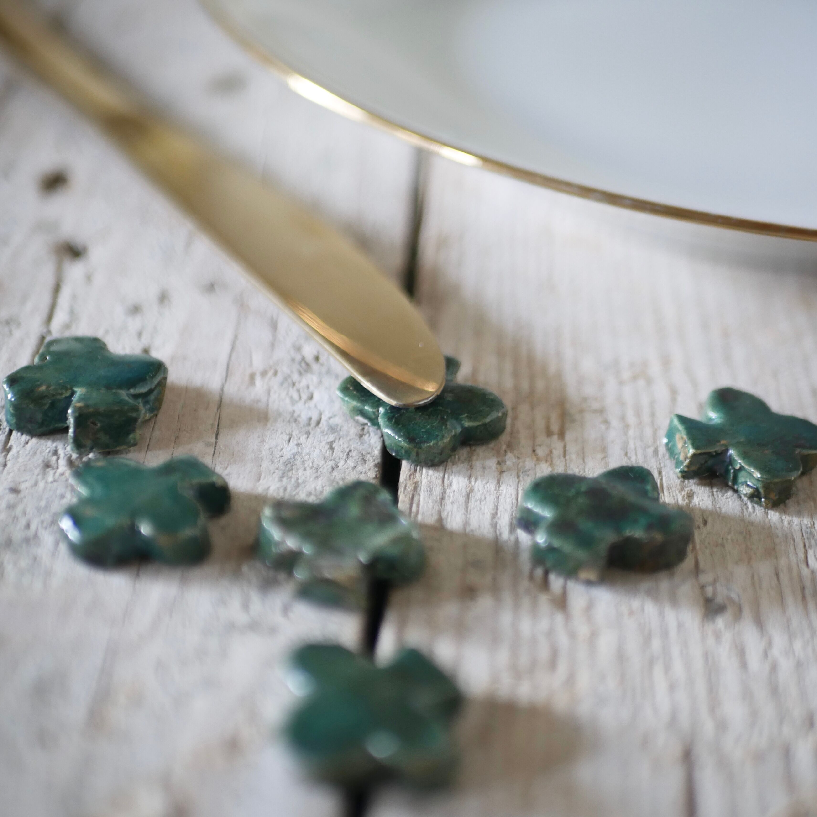 Green enamel knife holder